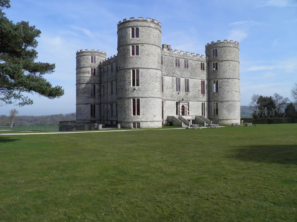 Лалуортский замок